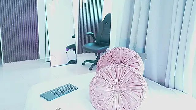 AnitaHaywood  online show from March 4, 7:53 pm