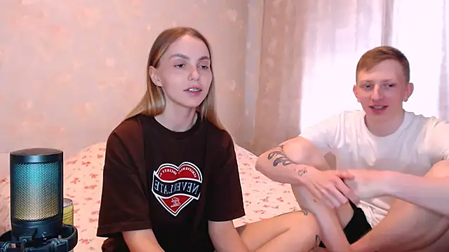 juliaanddima online show from June 19, 9:35 am