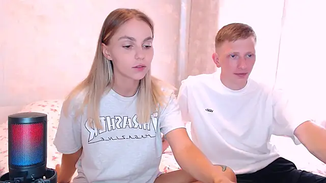 juliaanddima online show from August 7, 6:53 am