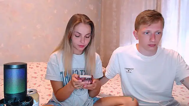 juliaanddima online show from July 14, 7:24 am