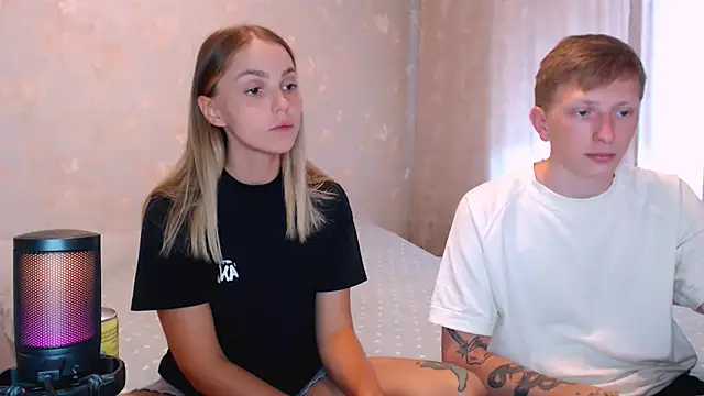 juliaanddima online show from July 24, 8:01 am