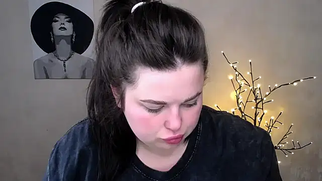 Snapshot of Emily_Mo chatting on September 9, 5:40 am Emily Mo online show from September 9, 5:40 am
