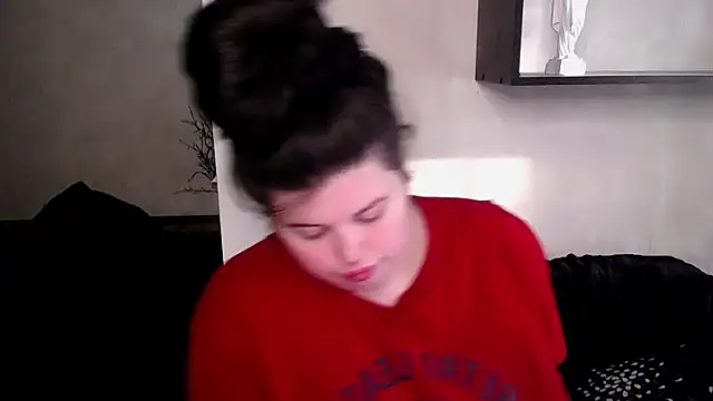Snapshot of Emily_Mo chatting on October 13, 6:38 am Emily Mo online show from October 13, 6:38 am