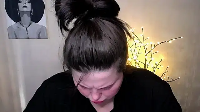 Snapshot of Emily_Mo chatting on September 11, 5:52 am Emily Mo online show from September 11, 5:52 am