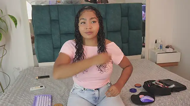 Anais aradia online show from June 14, 7:31 am