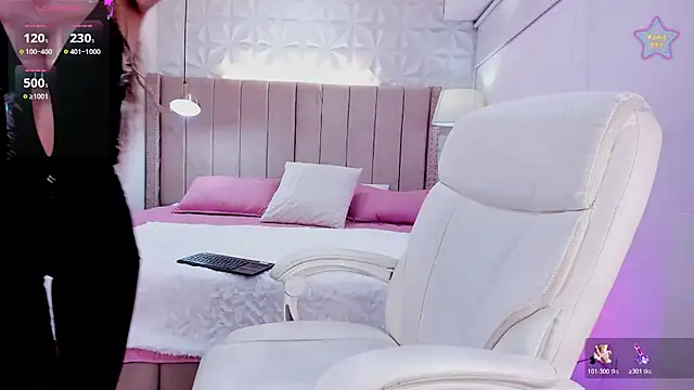 mia thompsonn  online show from July 22, 1:23 pm