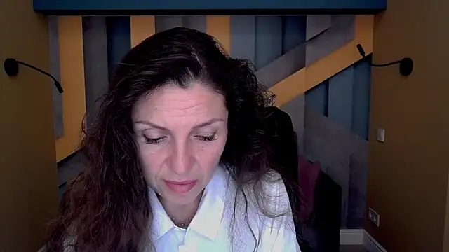 Snapshot of EllaLong chatting on October 14, 11:35 am EllaLong online show from October 14, 11:35 am