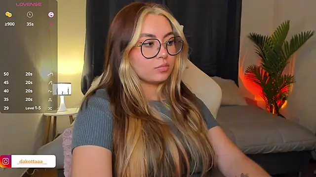 dakottaa  online show from April 29, 2:37 am