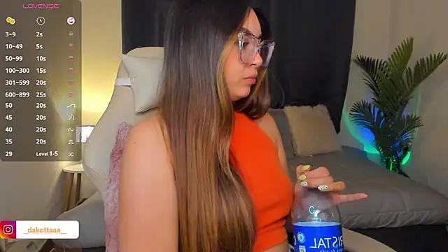 dakottaa  online show from March 6, 12:06 am