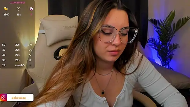 dakottaa  online show from January 17, 12:07 am