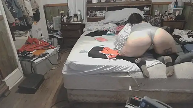 Thicknjuicy1986 online show from May 18, 5:02 am