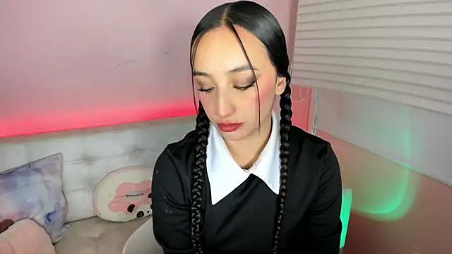 tinysara online show from August 2, 4:32 pm