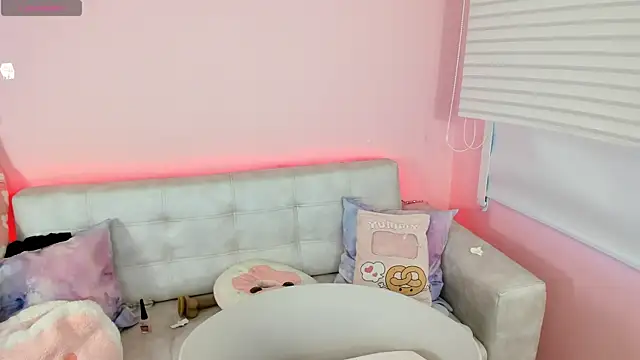 tinysara online show from June 29, 4:28 pm