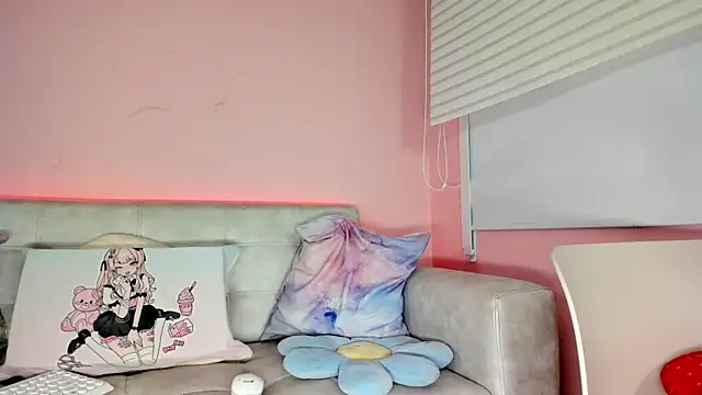 tinysara online show from July 31, 4:19 pm