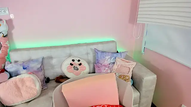 tinysara online show from July 18, 4:20 pm