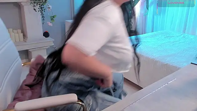 scarlet miller1 online show from November 27, 1:25 pm