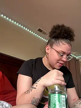 QueenNuttCollector online show from January 9, 5:17 pm