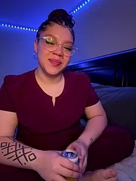 QueenNuttCollector online show from December 20, 2:37 am