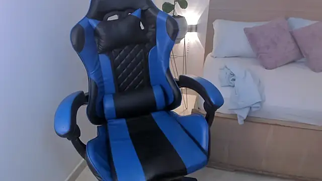 izaro22 online show from March 7, 1:29 pm