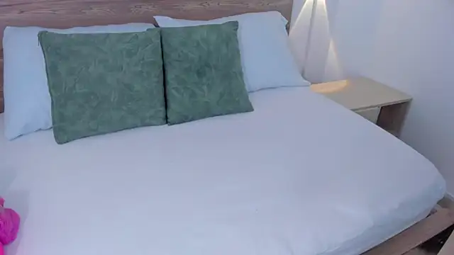 izaro22 online show from February 19, 1:21 pm