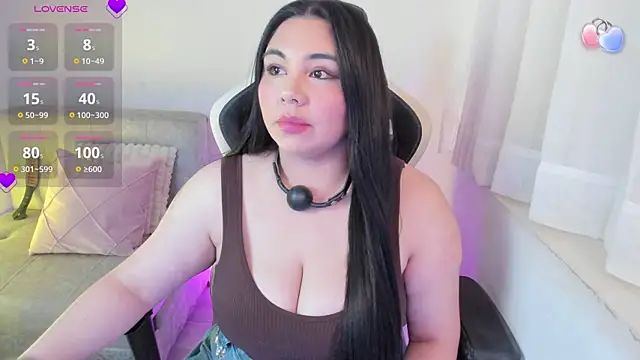 ambar-wells online show from May 1, 9:29 pm