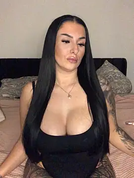 Mia-Bremer online show from November 30, 6:45 pm