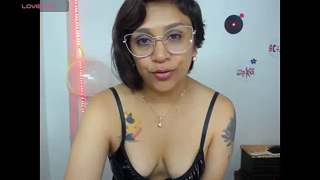 pinky violeta online show from July 22, 3:35 pm