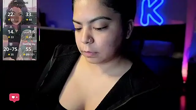 kimmiakiss22 online show from August 1, 2:35 am