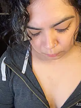 kimmiakiss22 online show from April 27, 1:46 am