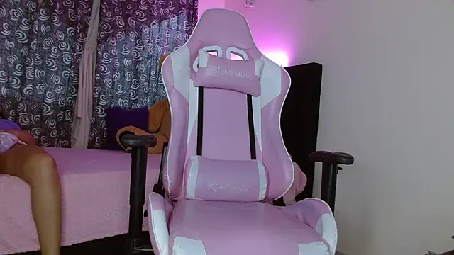 Dakota bumm online show from September 25, 11:09 am