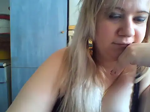 Snapshot of D_Marinna chatting on September 17, 11:30 am D Marinna online show from September 17, 11:30 am