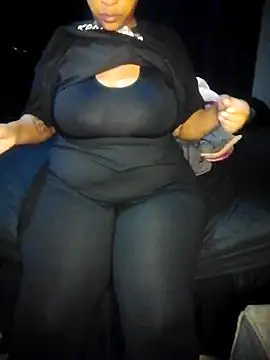 CURVEYDOLLXX online show from July 6, 7:57 am