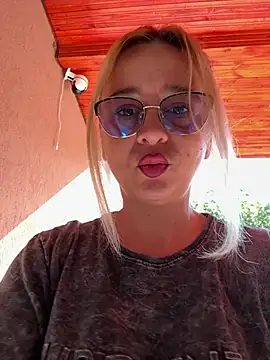 freyyamore1 online show from July 10, 5:52 am