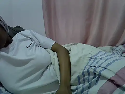 prettybeee online show from April 28, 2:27 am