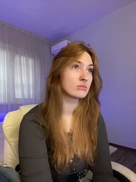  Chlo  e online show from October 8, 11:25 am