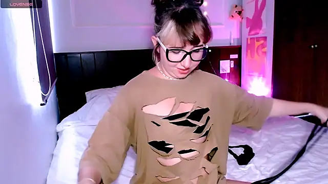 Snapshot of Cosmo_Riri chatting on September 28, 6:31 am Cosmo Riri online show from September 28, 6:31 am