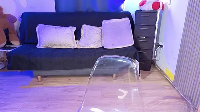 Cuttiealice online show from December 22, 7:39 pm