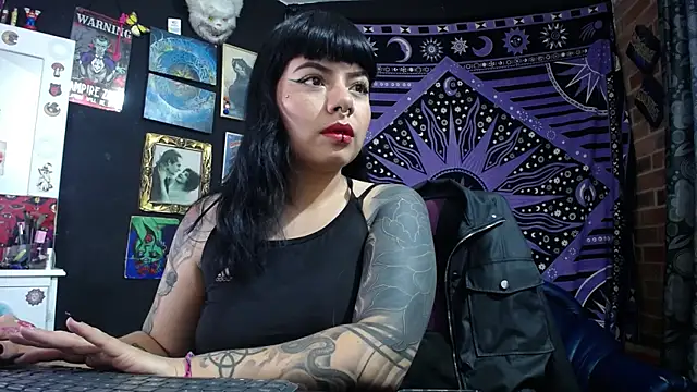 Yourmadame P online show from July 6, 6:10 pm
