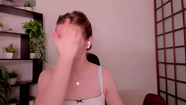KateCuddle online show from July 7, 2:25 am