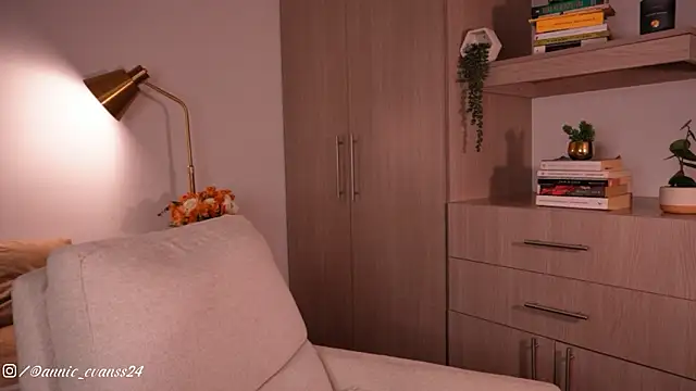 annie24 evans online show from March 16, 10:46 pm