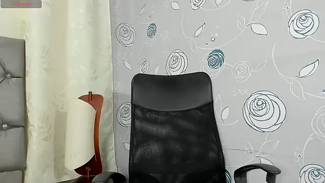 luna evaa online show from December 22, 1:47 pm