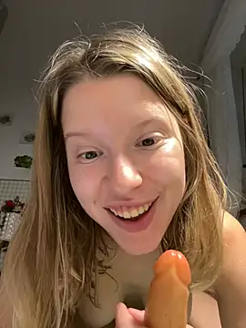 kimczii online show from August 3, 9:04 am