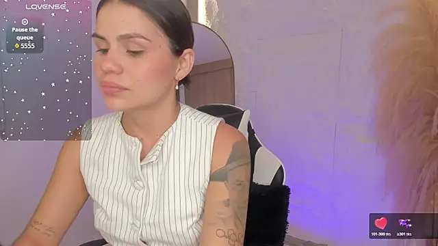 dominique25  online show from November 15, 4:02 am