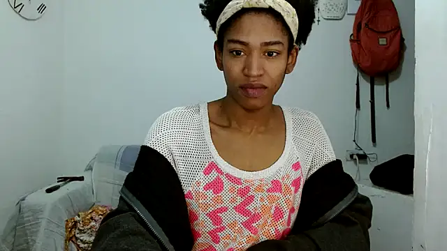 Snapshot of angelamarie1 chatting on October 6, 10:43 am angelamarie1 online show from October 6, 10:43 am