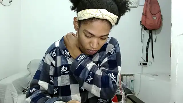 Snapshot of angelamarie1 chatting on October 17, 11:13 am angelamarie1 online show from October 17, 11:13 am