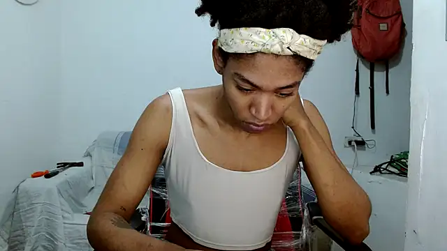 Snapshot of angelamarie1 chatting on October 4, 12:44 pm angelamarie1 online show from October 4, 12:44 pm