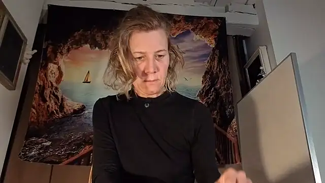 Lola Belgium online show from June 12, 6:10 am