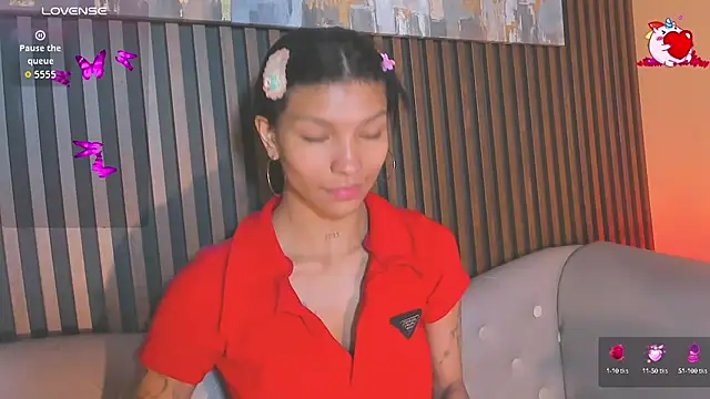 Snapshot of LauraAristizabal chatting on October 9, 12:53 pm LauraAristizabal online show from October 9, 12:53 pm
