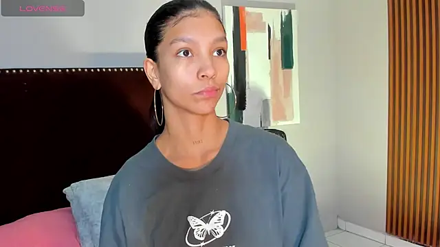 Snapshot of LauraAristizabal chatting on October 14, 12:41 pm LauraAristizabal online show from October 14, 12:41 pm