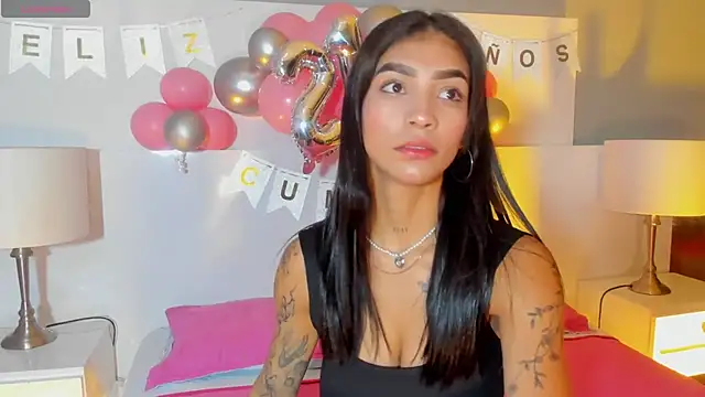 LauraAristizabal online show from June 24, 12:15 pm